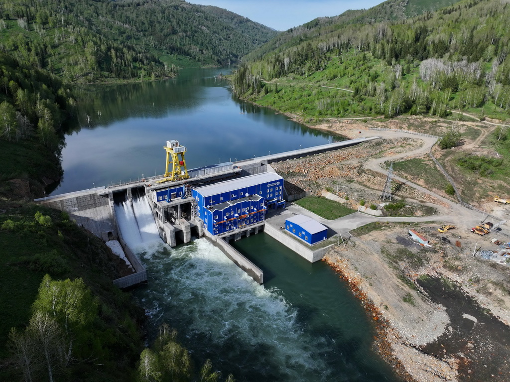 這是5月8日在哈薩克斯坦東哈州拍攝的圖爾古孫水電站（無人機照片）。新華社記者 李任滋 攝