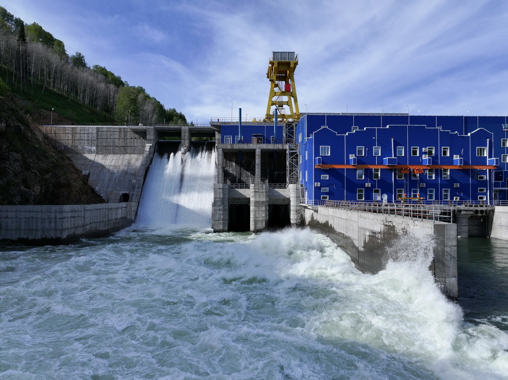 這是5月8日在哈薩克斯坦東哈州拍攝的圖爾古孫水電站（無人機照片）。新華社記者 李任滋 攝