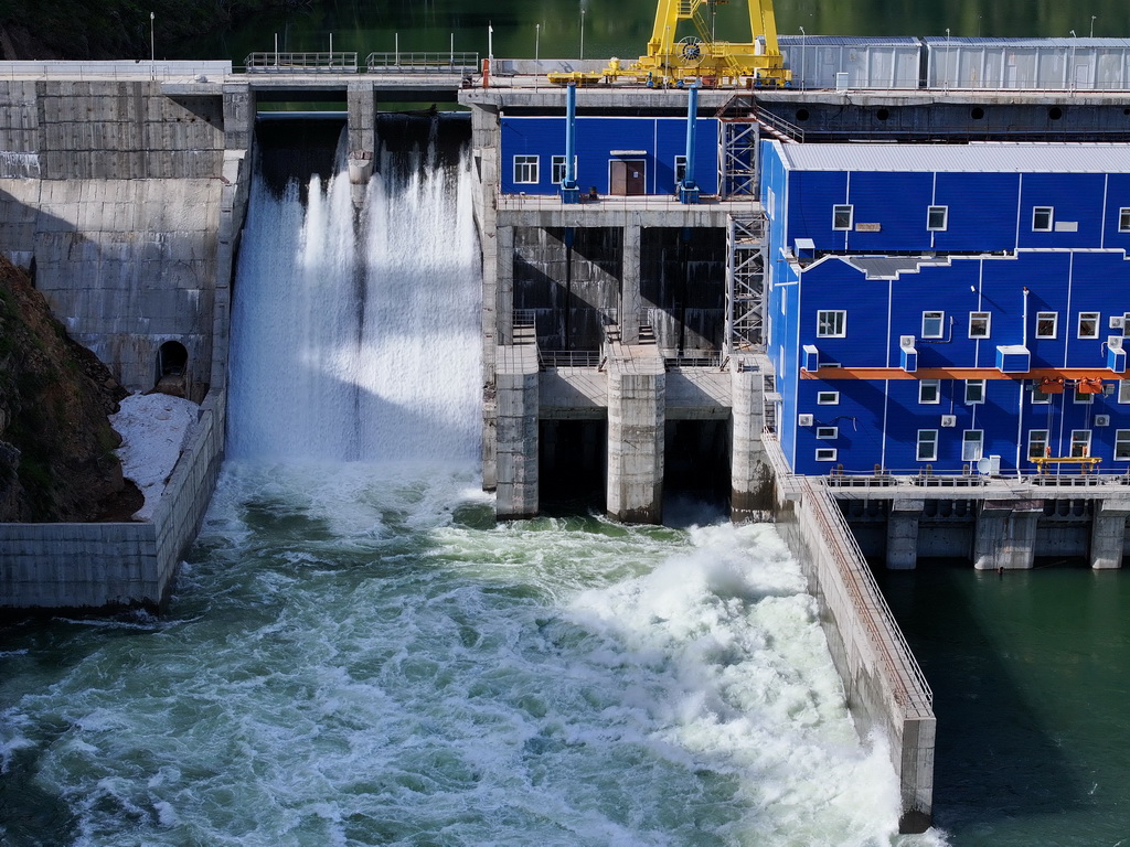 這是5月8日在哈薩克斯坦東哈州拍攝的圖爾古孫水電站（無人機照片）。新華社記者 李任滋 攝