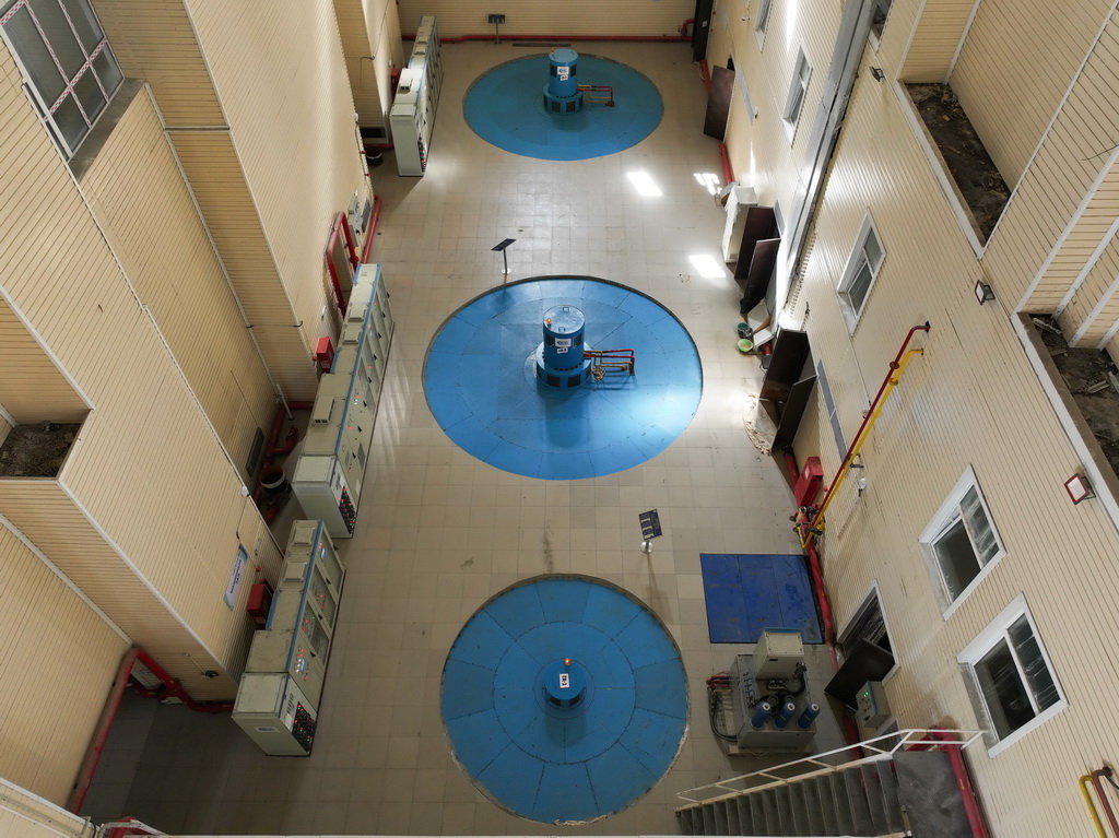 這是5月8日在哈薩克斯坦東哈州圖爾古孫水電站拍攝的水輪發電機組（無人機照片）。新華社記者 李任滋 攝