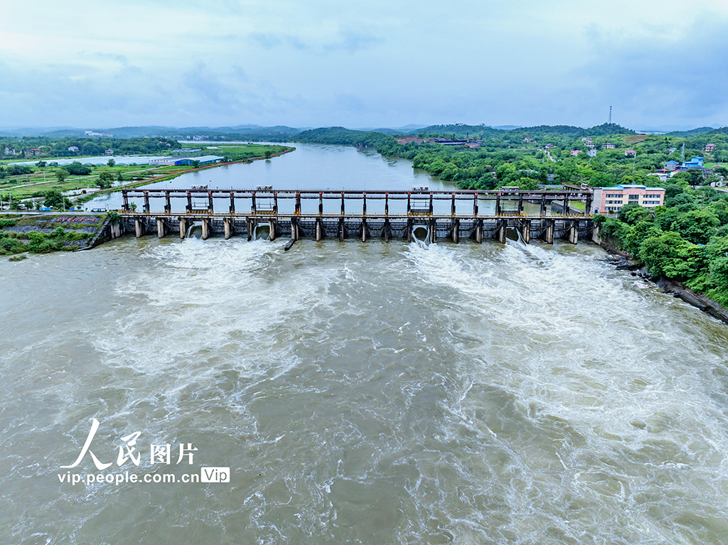 湖南東安:開閘泄洪【2】