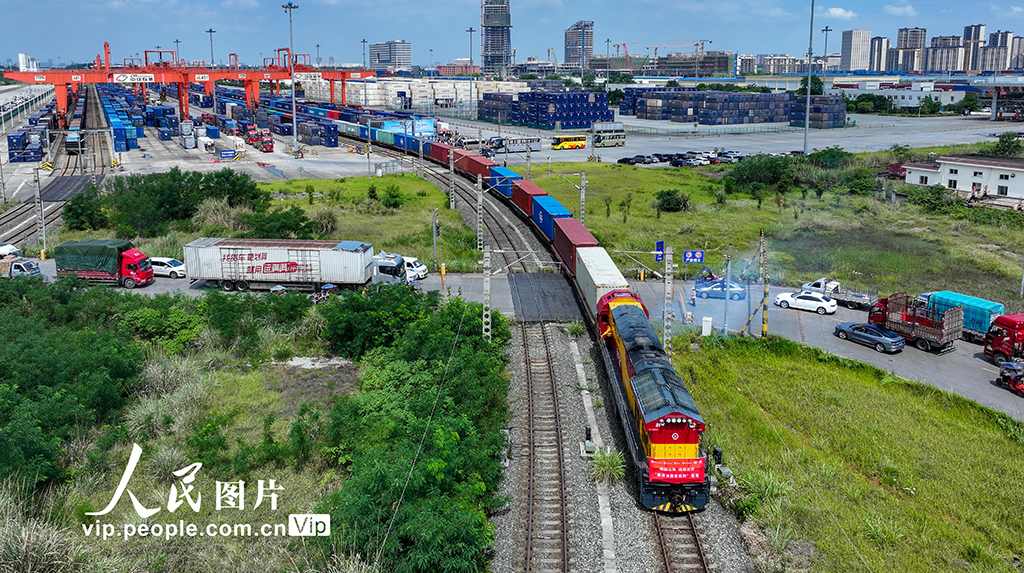 四川成都:“蓉深港圖定班列”首發【2】