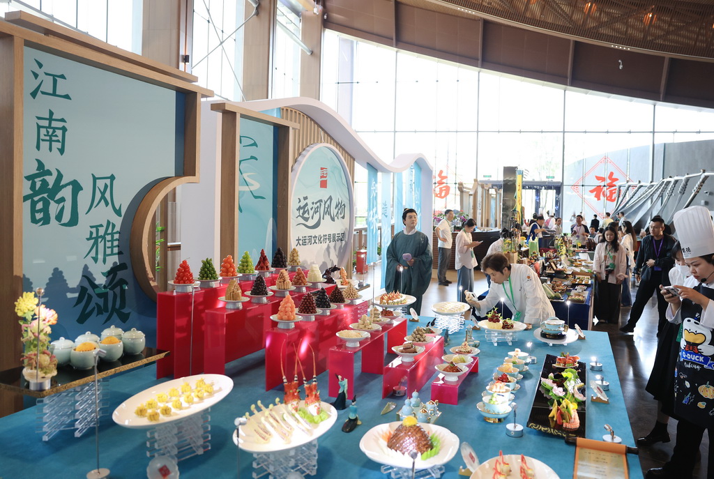 這是5月29日在北京大運河博物館拍攝的“運河風物”京浙兩地文化符號展。新華社記者 張晨霖 攝