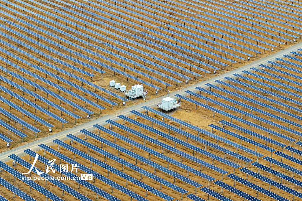 寧夏中衛:騰格里沙漠光伏輸送綠色能源【5】