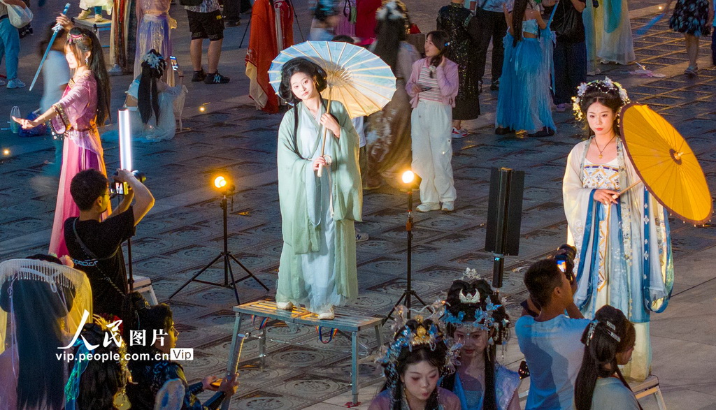 河南洛陽：假日“夜經濟”紅火【3】