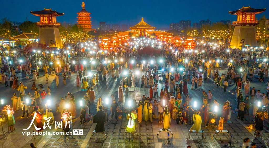 河南洛陽：假日“夜經濟”紅火【2】
