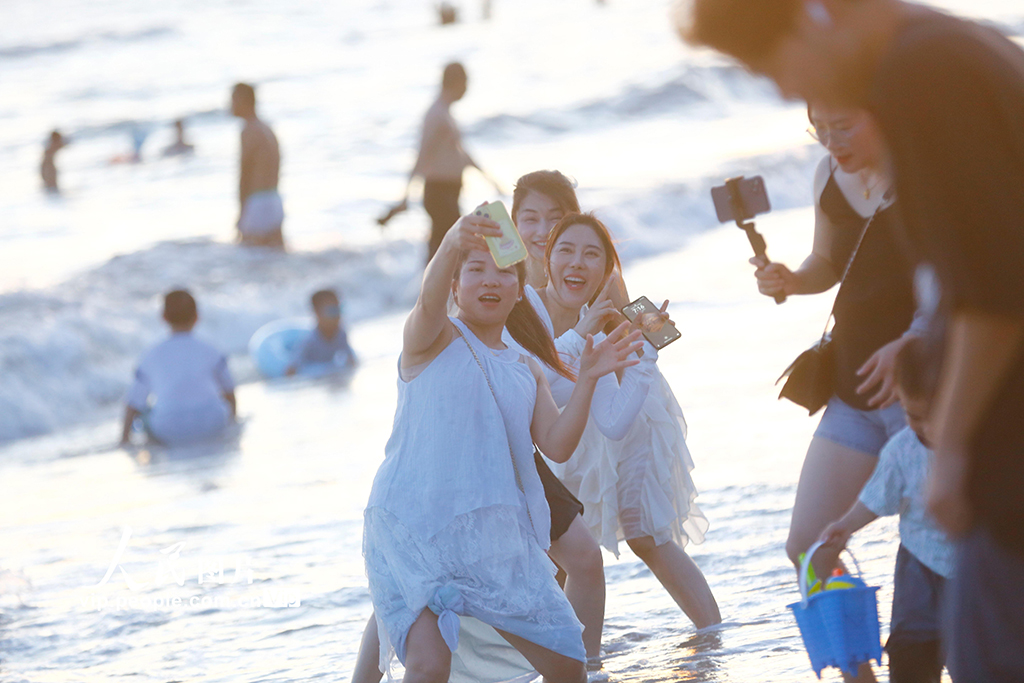 海南三亞:海邊戲水【6】