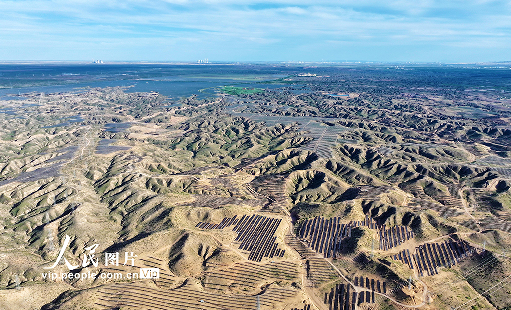 寧夏銀川：“沙戈荒”光伏賦能綠色發展【4】