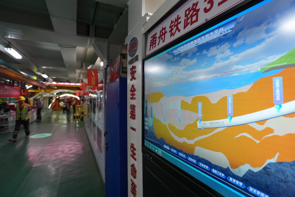 6月5日，甬舟鐵路金塘海底隧道數字孿生平臺顯示盾構機掘進里程突破3135米。