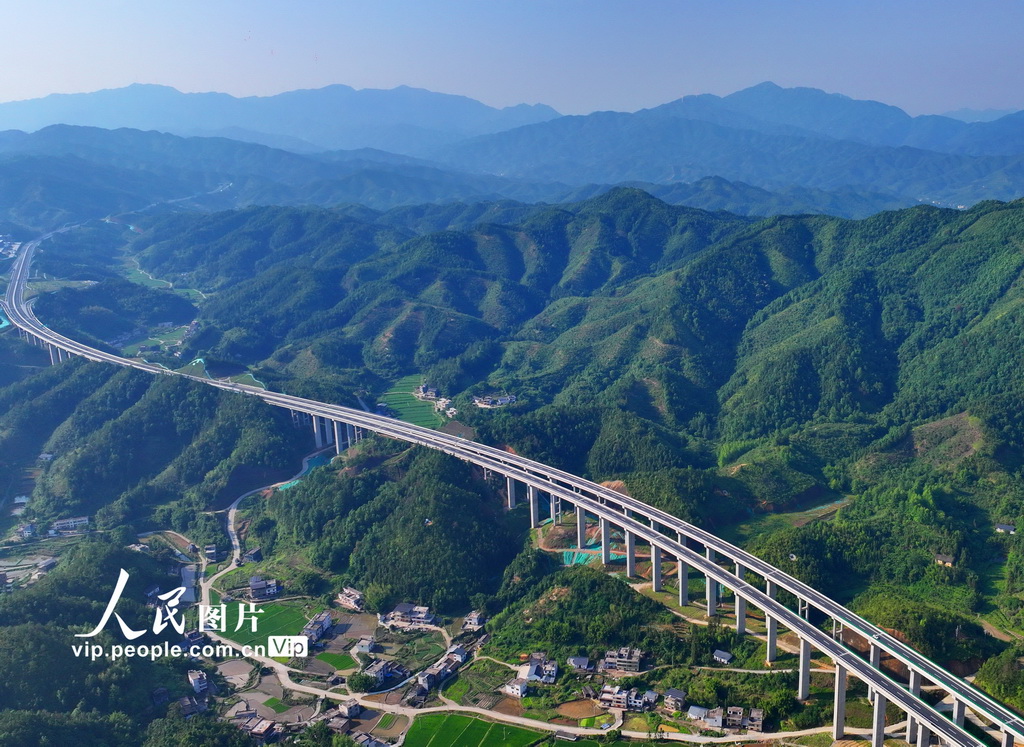江西上猶:遂大高速愛聯村特大橋竣工【4】