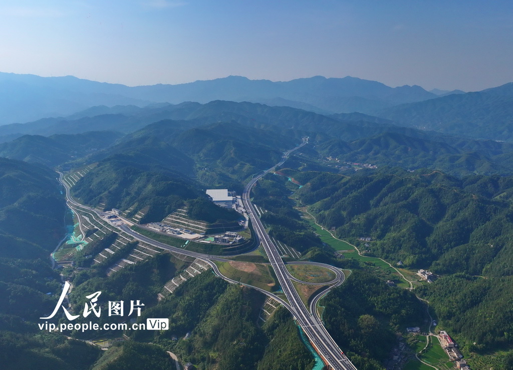 江西上猶:遂大高速愛聯村特大橋竣工【5】