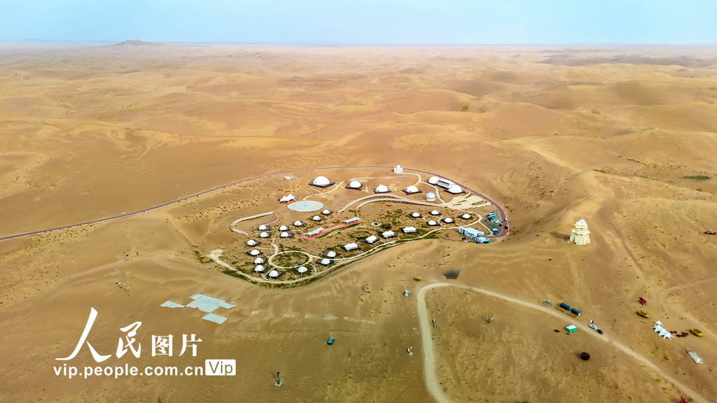 6月7日，甘肅省武威市民勤縣，俯瞰摘星小鎮。