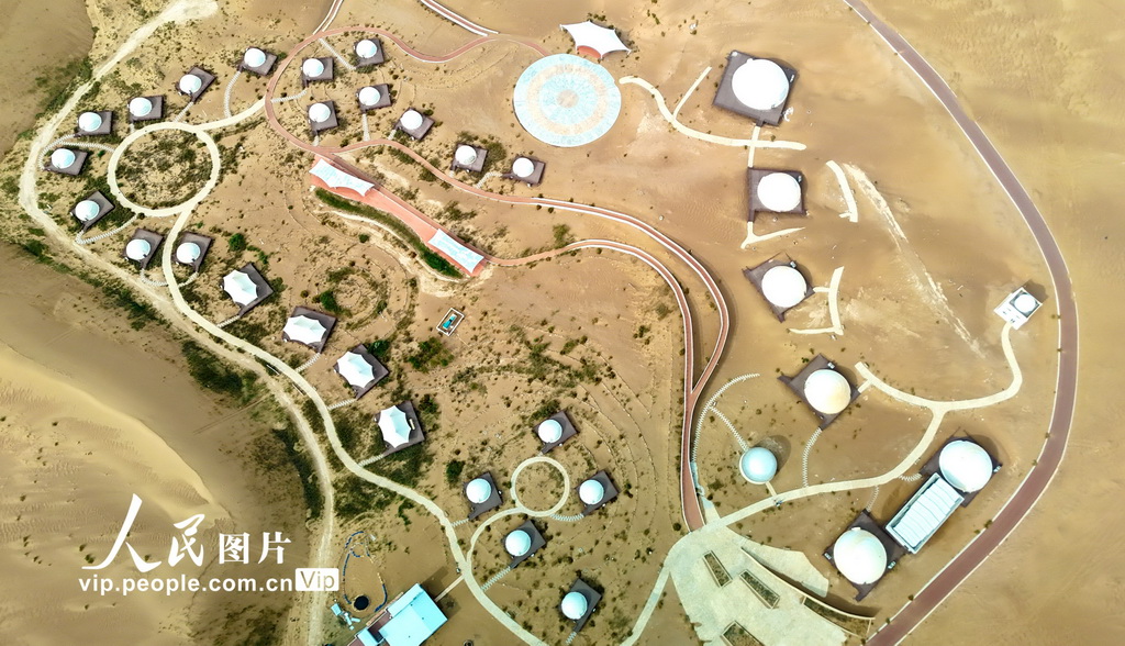 6月7日，甘肅省武威市民勤縣，俯瞰摘星小鎮。