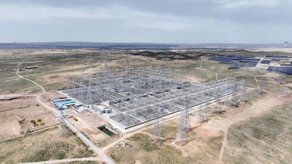 寧夏：100萬千瓦光伏復合項目330千伏輸變電工程線路全線貫通