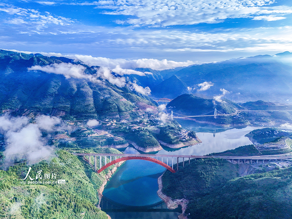 重慶巫山：高峽平湖景如畫
