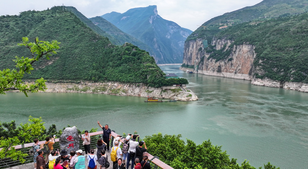 6月9日，游客在重慶奉節白帝城·瞿塘峽景區游覽。