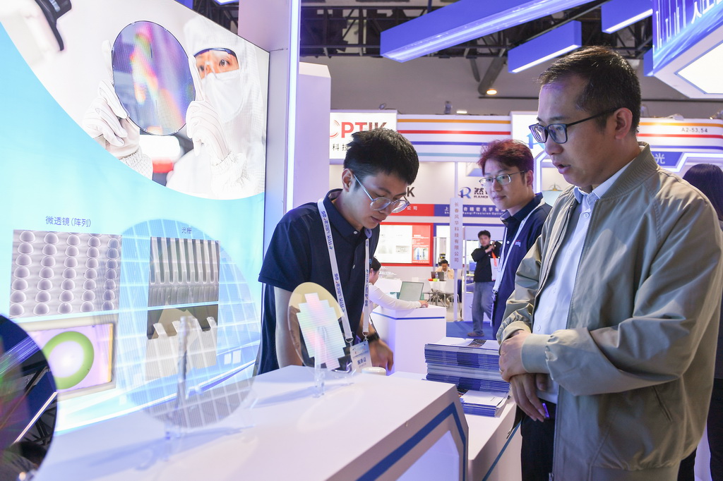 6月10日，觀眾在2025長春光博會參觀。