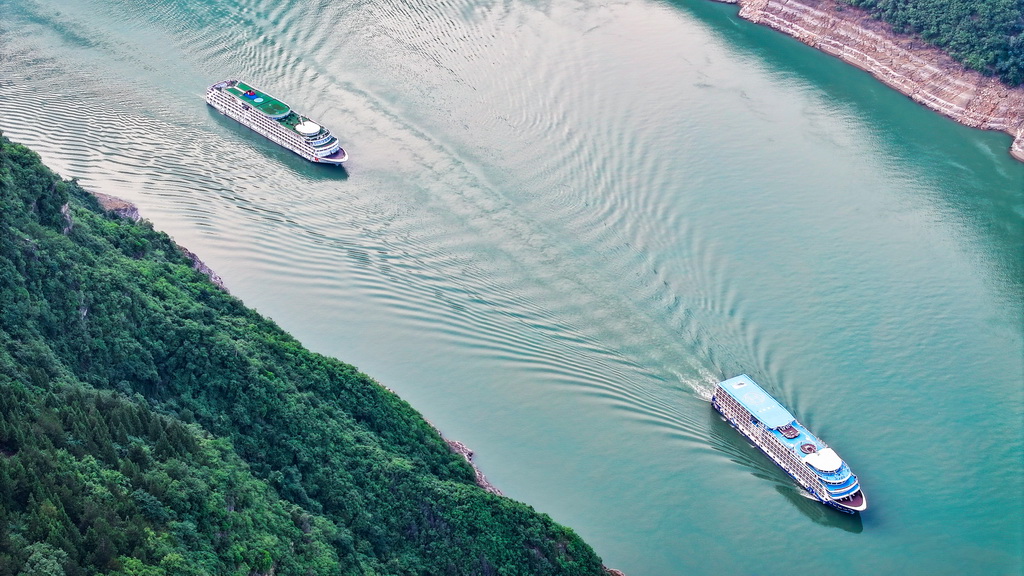 這是6月10日拍攝的長江巫峽一帶景色（無人機照片）。