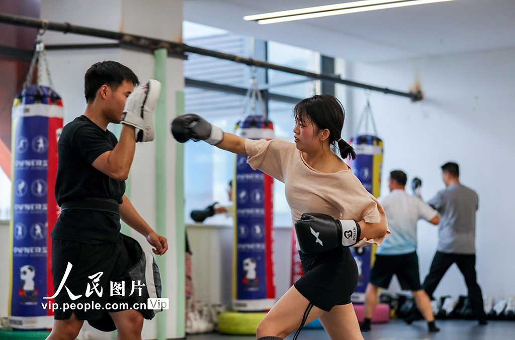 四川宜賓：“工會夜?！秉c亮職工“夜生活”