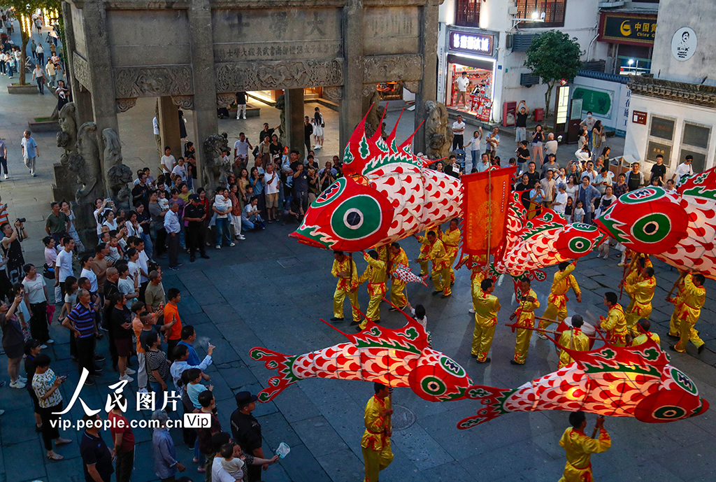 安徽歙縣:魚燈巡游鬧古城【3】