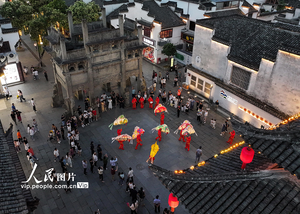 安徽歙縣:魚燈巡游鬧古城【4】