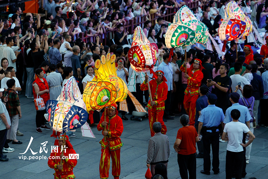 安徽歙縣:魚燈巡游鬧古城【5】