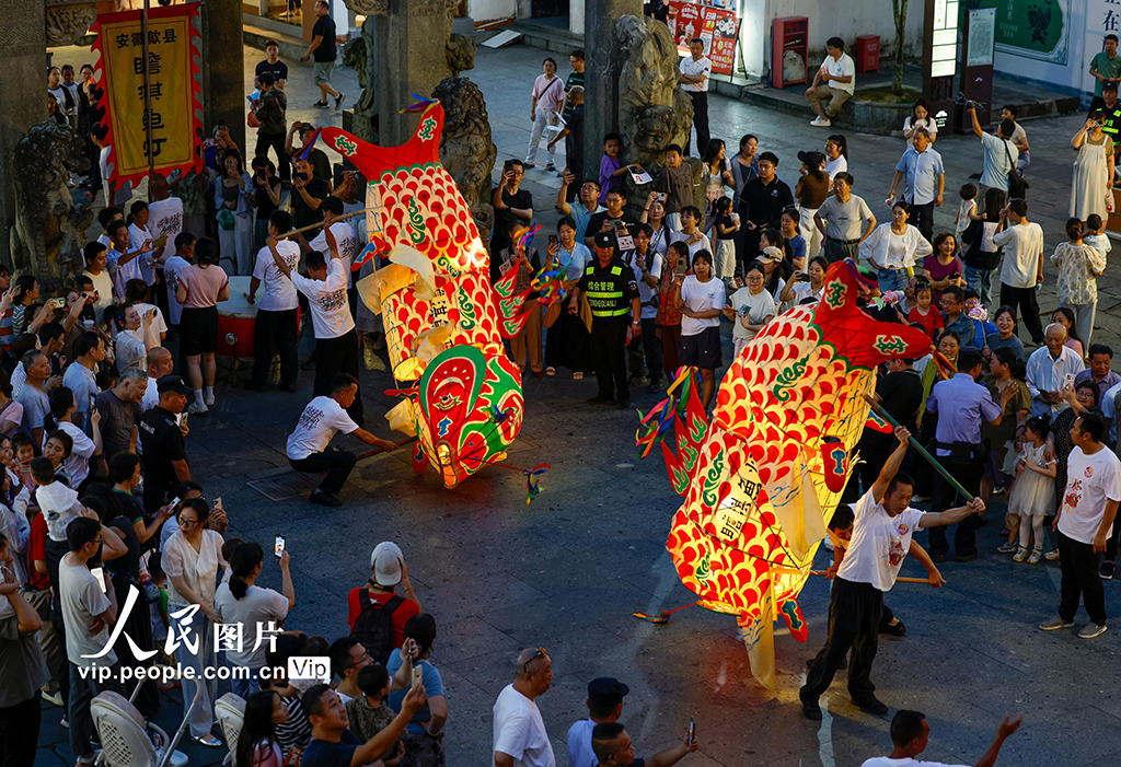 安徽歙縣:魚燈巡游鬧古城【6】