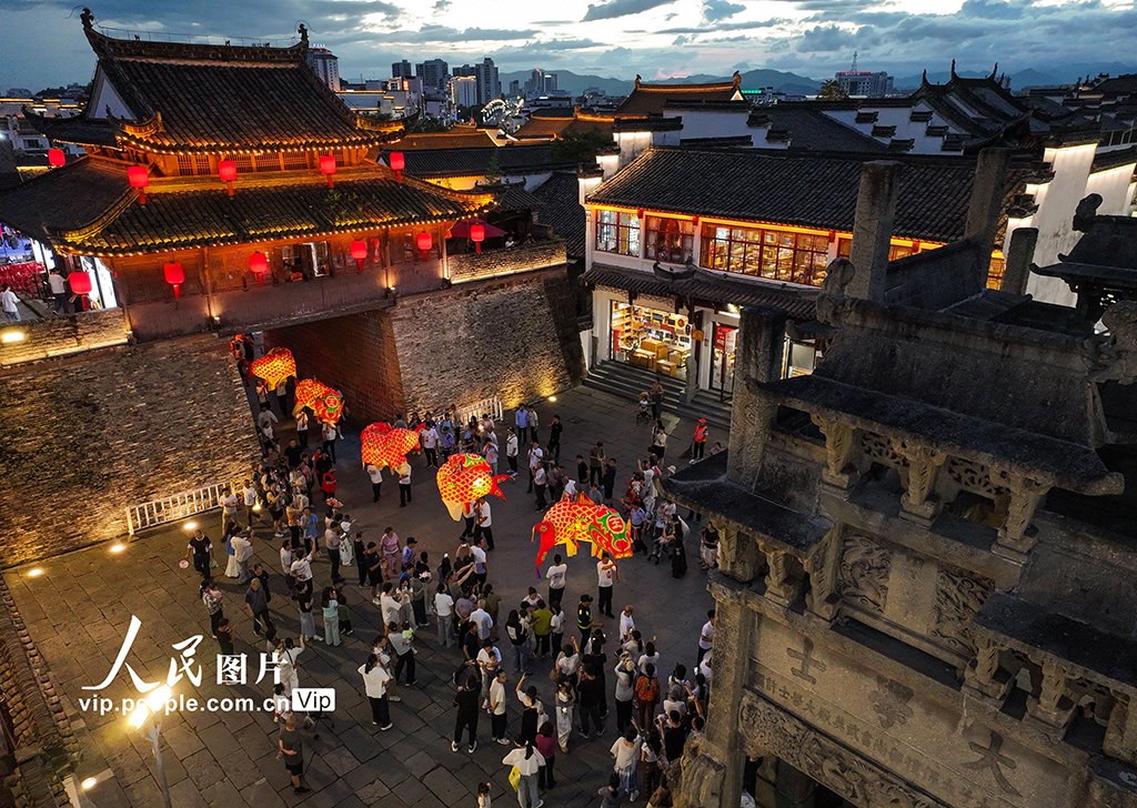 安徽歙縣:魚燈巡游鬧古城【7】