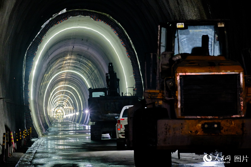 天隴鐵路全線首條特長隧道貫通【4】