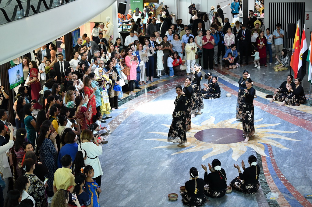 6月11日，在瑞士日內瓦世界知識產權組織總部舉行的第五屆“亞洲文化節”上，來自印度的表演者表演歌舞劇。