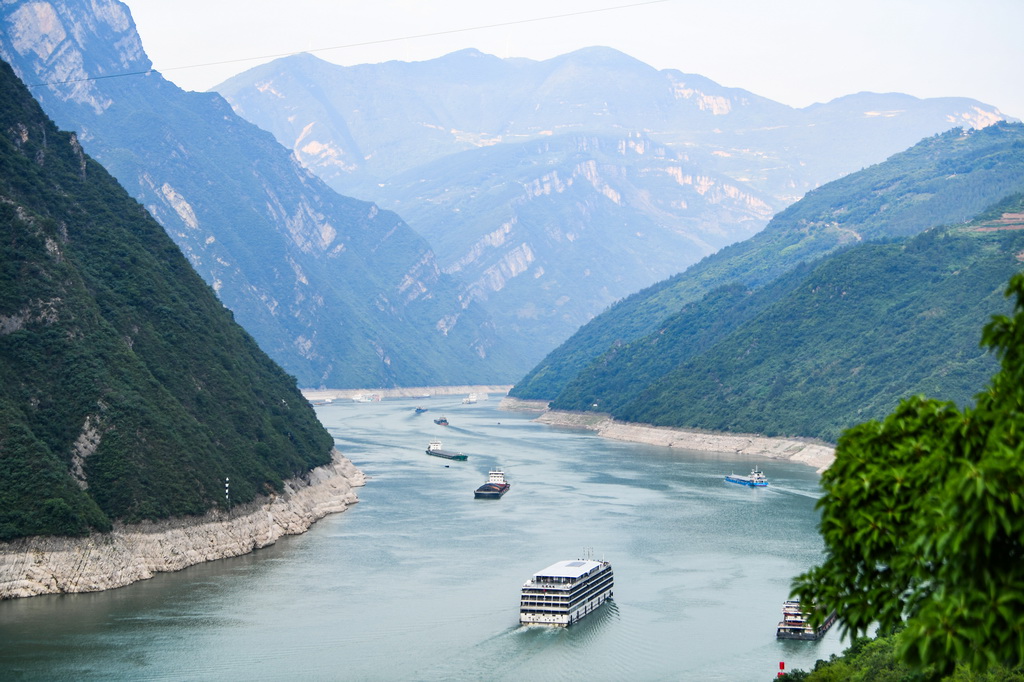 6月11日，輪船行駛在長江巫山段。