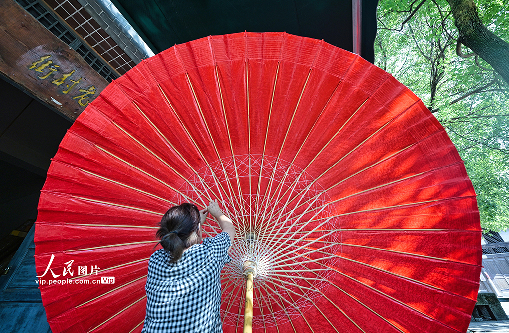 四川瀘州：民間傘藝煥新彩