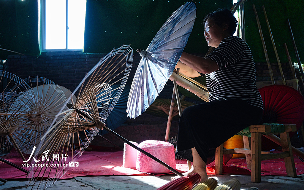 四川瀘州:民間傘藝煥新彩【2】