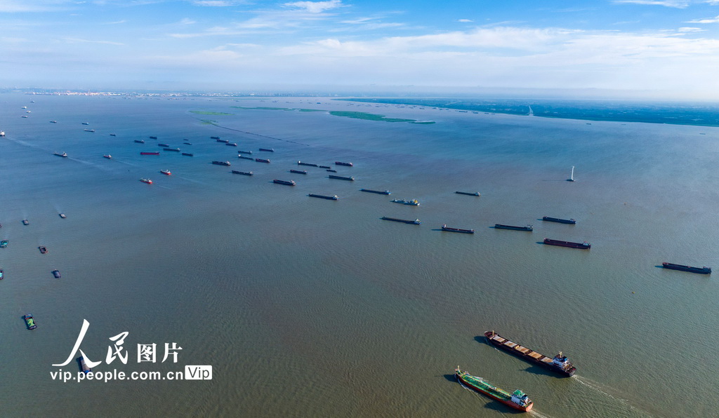 江蘇太倉:長江貨運忙【2】