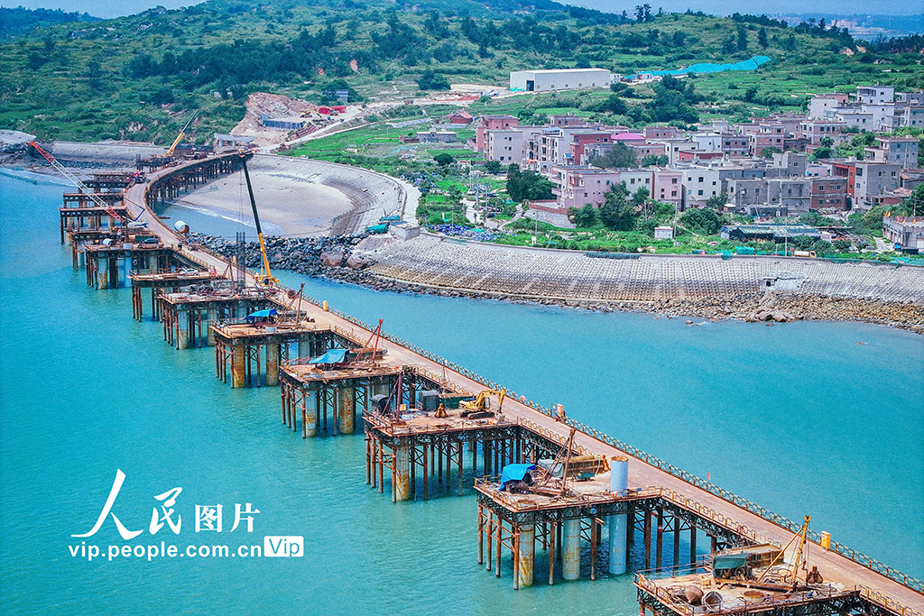 福建惠安：跨海特大橋工程建設正酣