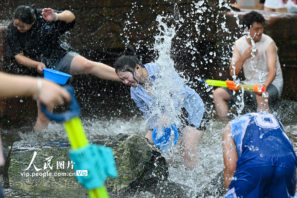 四川成都：黃龍溪古鎮戲水享清涼