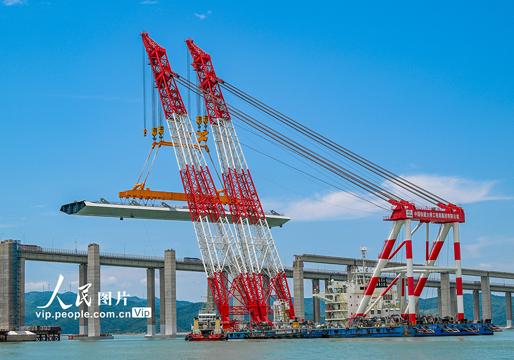 浙江寧波：象山港跨海大橋最大重量節段鋼混結合梁架設成功