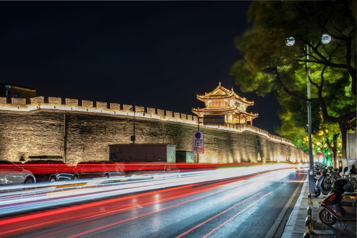 夜色中的襄陽古城墻。王劍攝