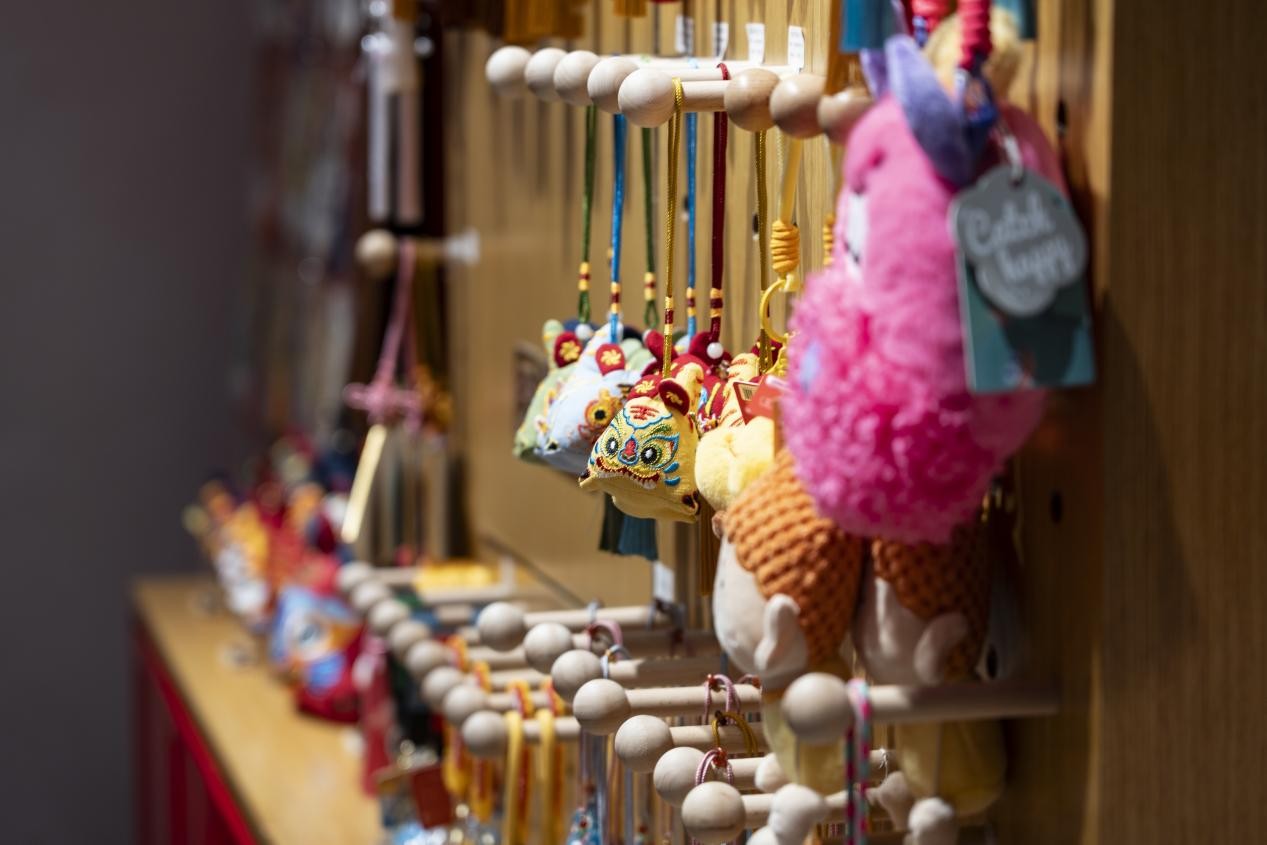 具有當地文化特色的伴手禮。王劍攝