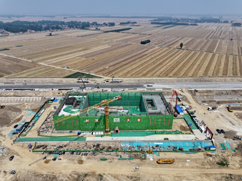 雄忻高鐵望都北站建設現場（6月18日攝，無人機照片）。