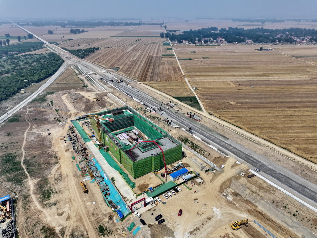 雄忻高鐵河北段站房主體結構全部封頂