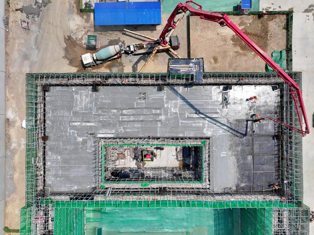 雄忻高鐵望都北站建設現場（6月18日攝，無人機照片）。