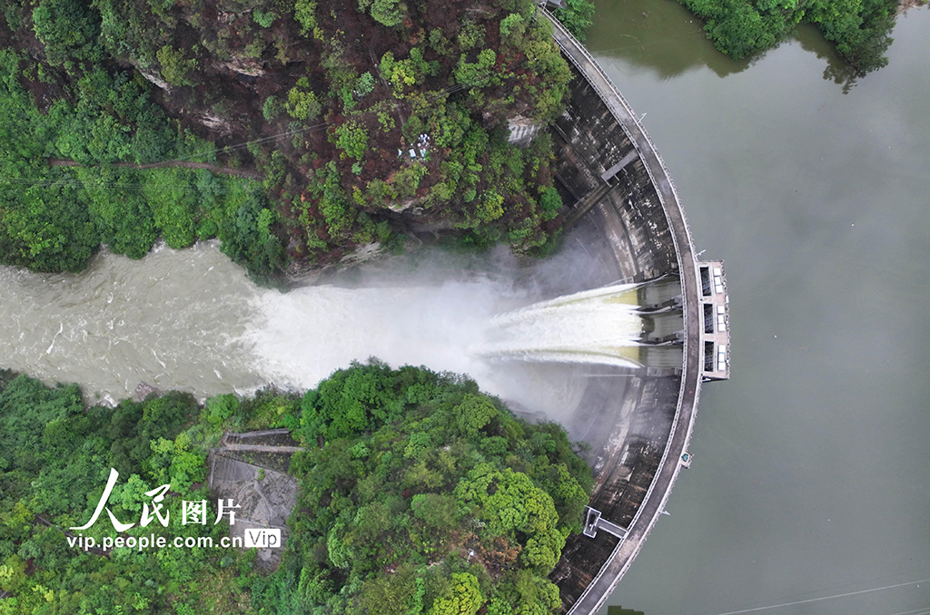 湖南張家界:開閘泄流保安全【2】