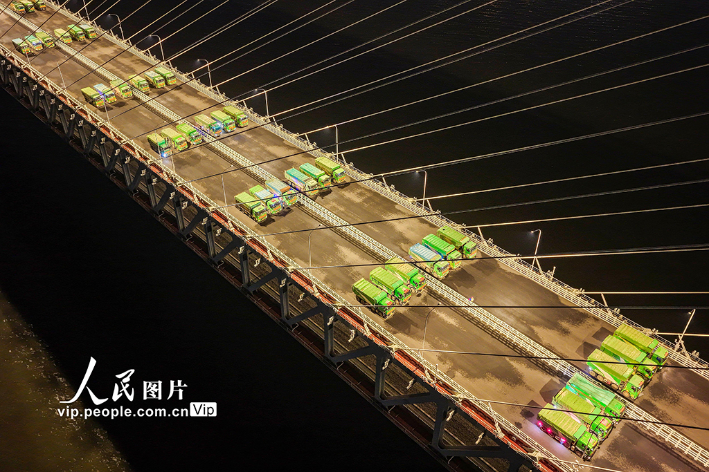 江蘇泰州:常泰長江大橋開展主跨斜拉橋荷載試驗【4】