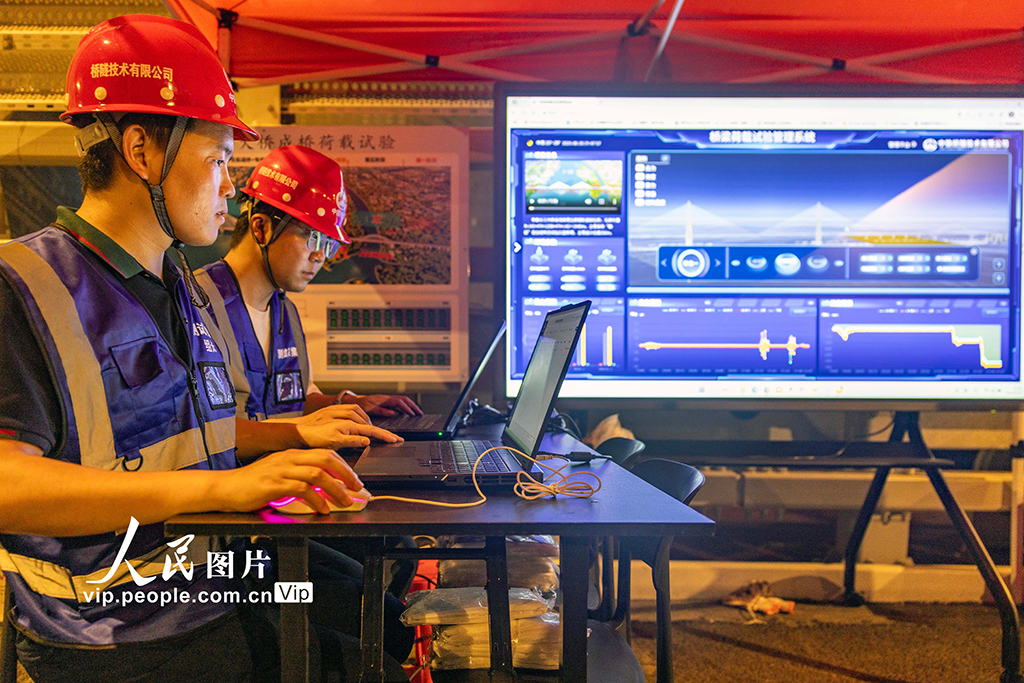 江蘇泰州:常泰長江大橋開展主跨斜拉橋荷載試驗【6】