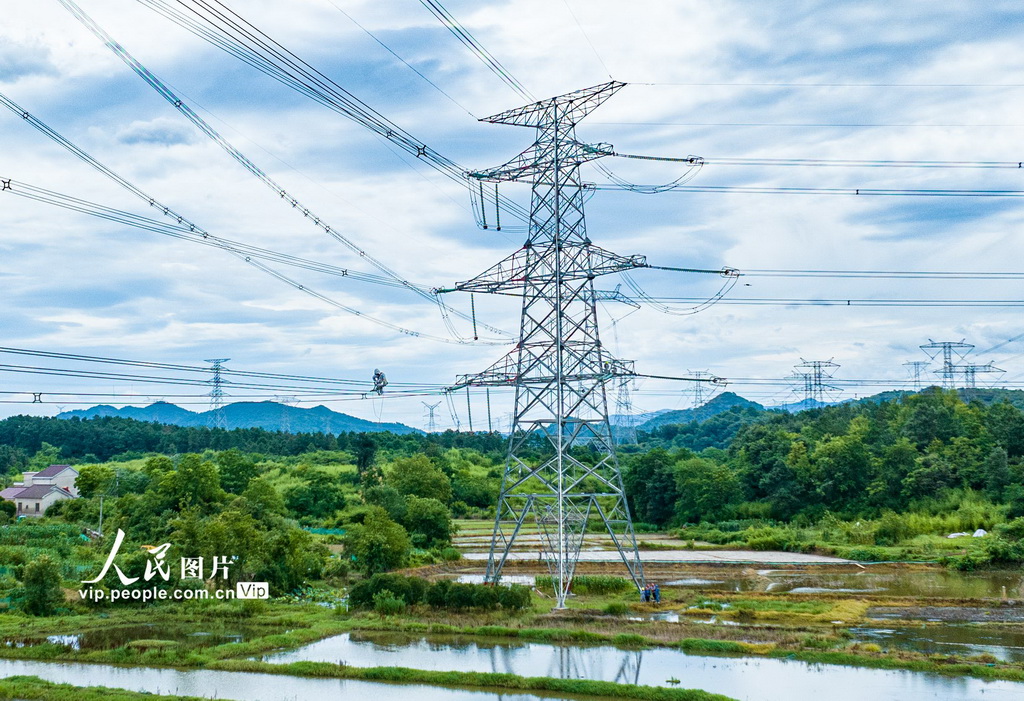 安徽青陽：高空帶電作業保運行【2】