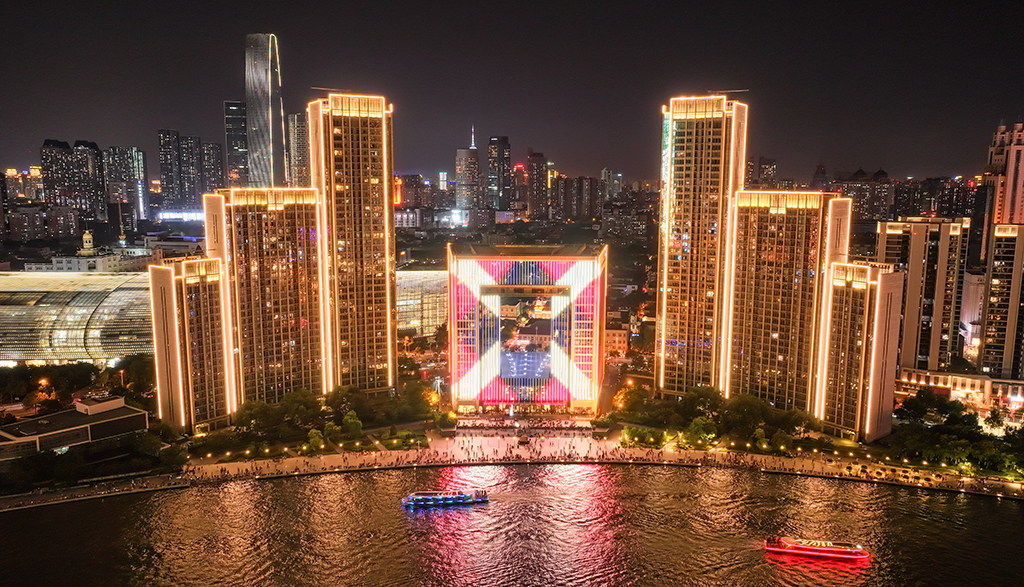 天津：流光溢彩迎盛會