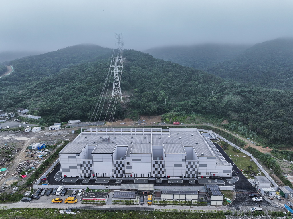 空中俯瞰舟山望海（金塘）220千伏輸變電工程變電站（6月24日攝，無人機照片）。