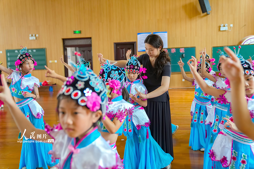 江西撫州：學習采茶戲