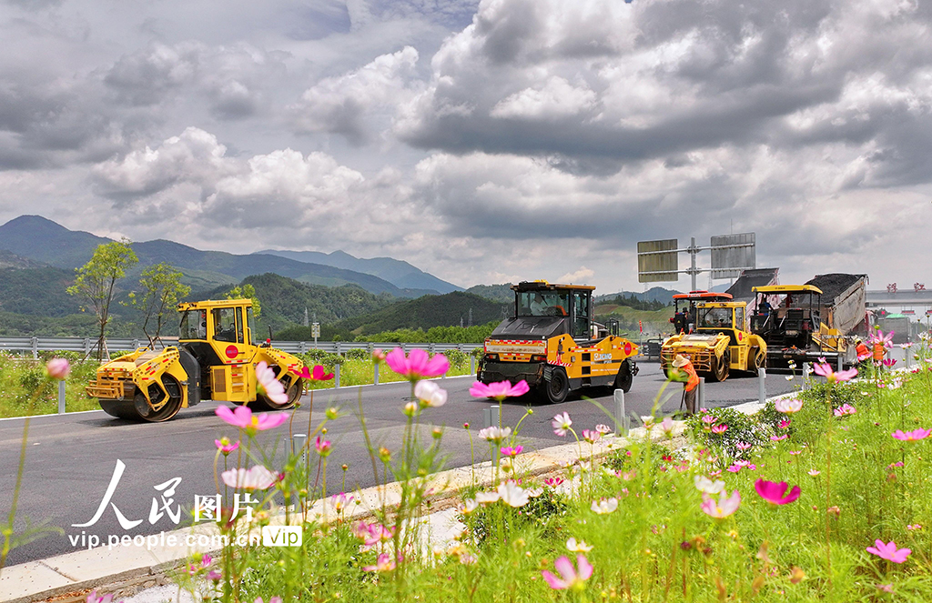 江西大余:建設高速公路 助力振興發展【2】